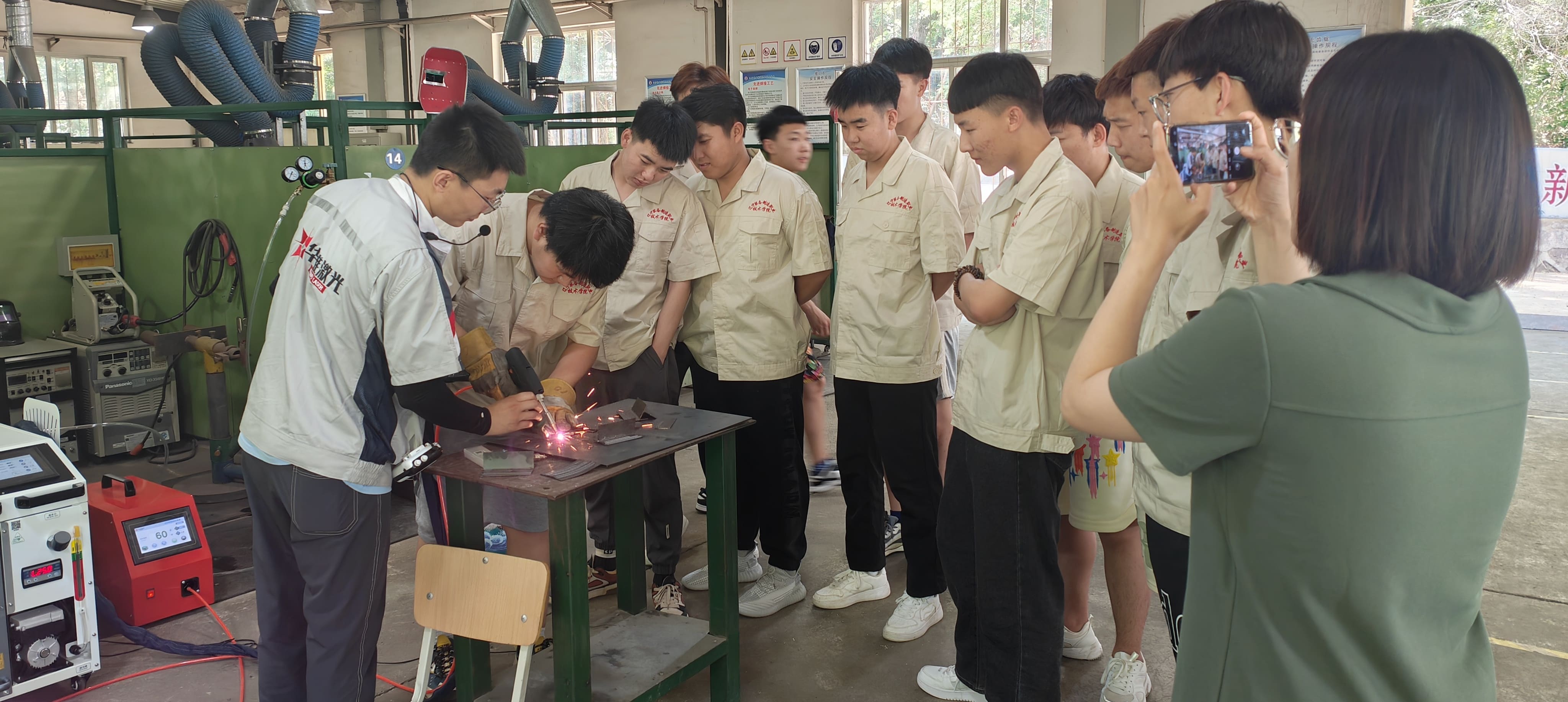 Huawei Laser's 1500 W vreckový zvárač zvyšuje školenie zručností na Liaoning Tech College